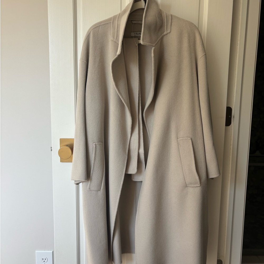 MaxMara Soft Bone/Ecru/greige Wool Coat. - Picture 9 of 12